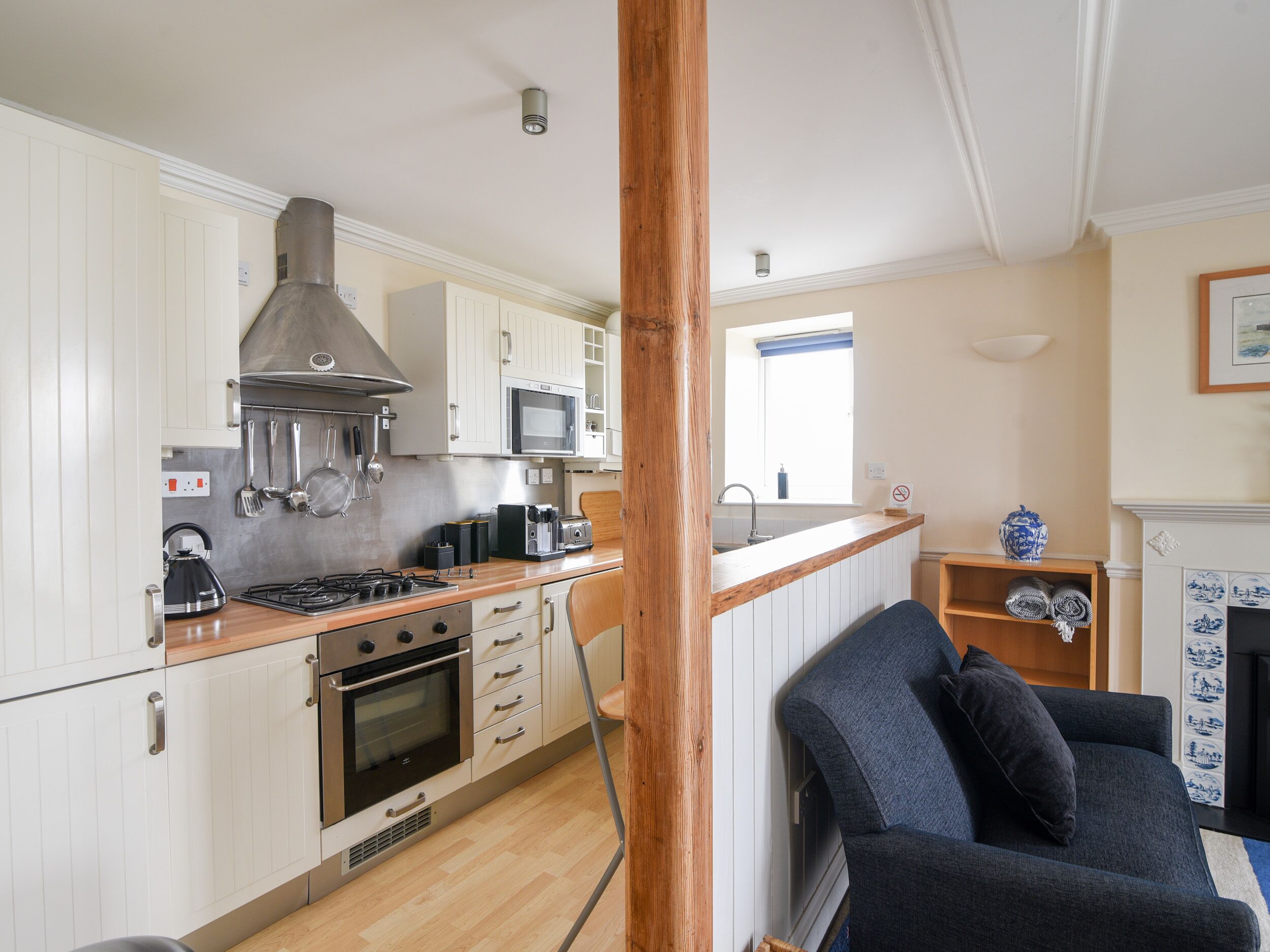 冷蔵庫、食器洗い機、電気ポット、トースター