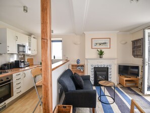 Fridge, dishwasher, electric kettle, toaster - 5 St Michaels House (Lyme Regis)