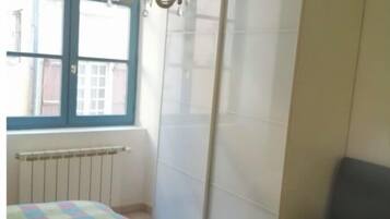 1 chambre, bureau, draps fournis