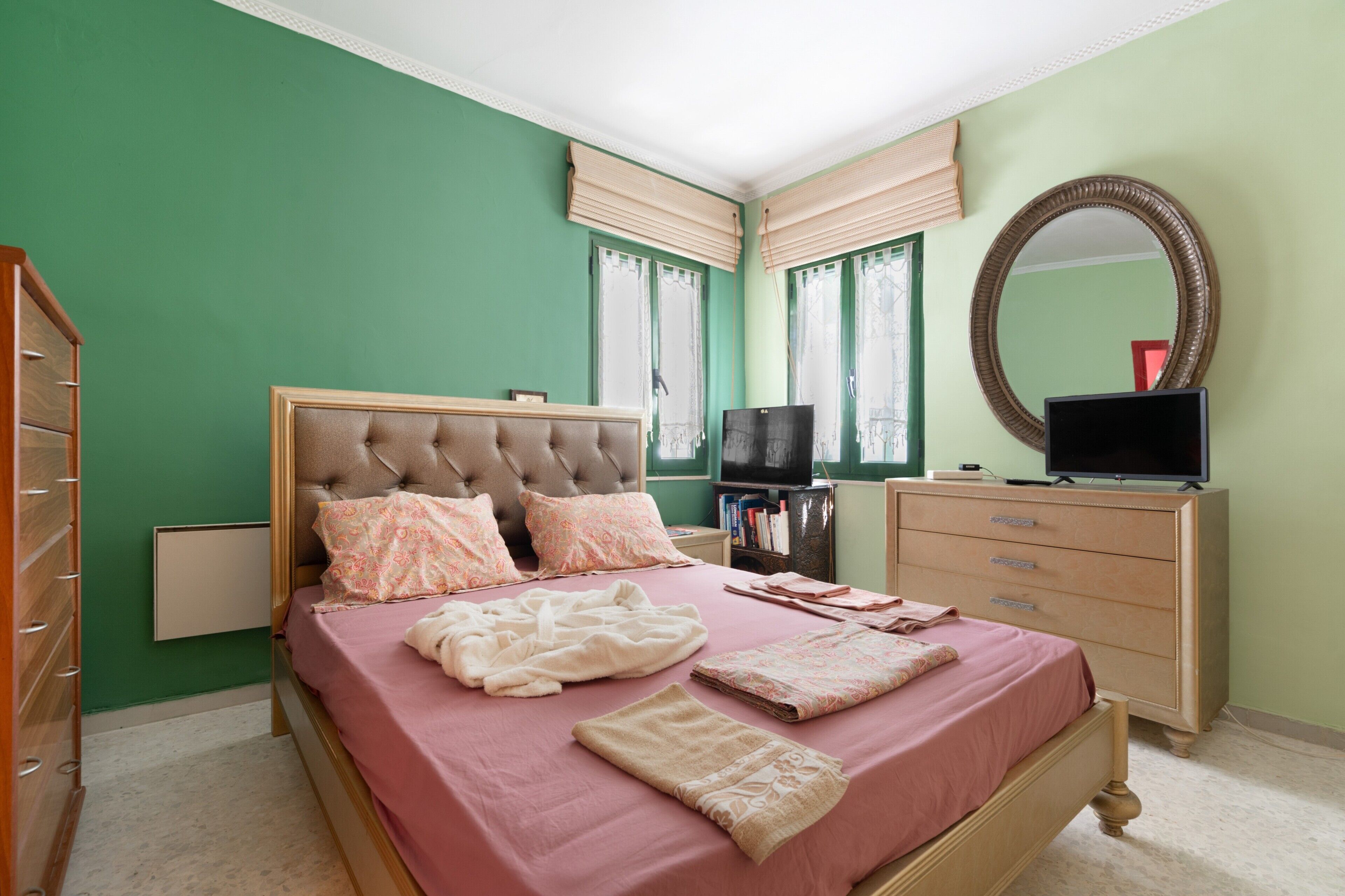 3 bedrooms, iron/ironing board, free WiFi, bed sheets