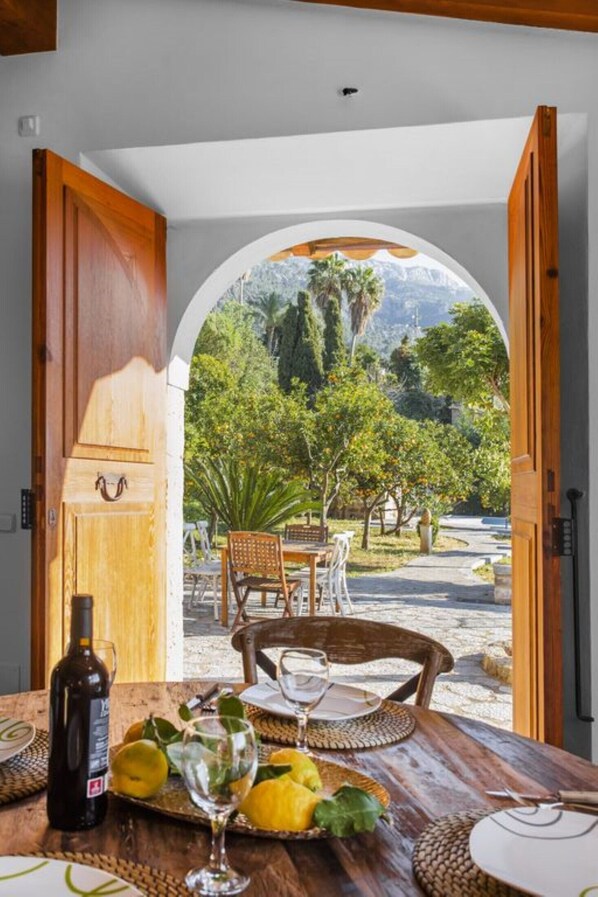 Outdoor dining - Holiday Home "Es Tarongers" with Mountain View, Garden, Terrace & Pool (Sóller)