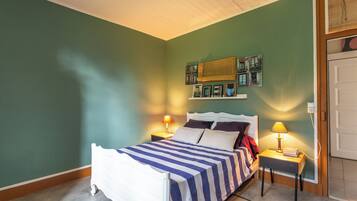 2 chambres, fer et planche Ă repasser, Wi-Fi gratuit, draps fournis