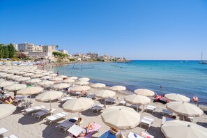On the beach - Holiday Apartment "Casa di Andrea" with Sea View, Wi-Fi & Terrace (Otranto)