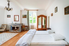 8 bedrooms, iron/ironing board, free WiFi, bed sheets