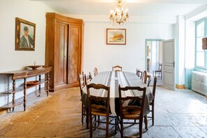 تناول الطعام