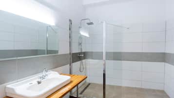Bathtub, hair dryer