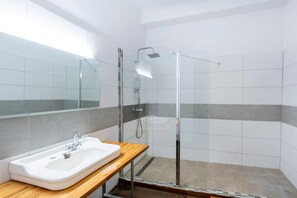 Bathtub, hair dryer