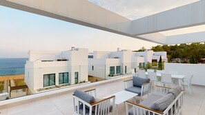 SIDE SEA VIEW VILLA KALLIOPI-15 | Ropa de cama de alta calidad y caja de seguridad en la habitación 