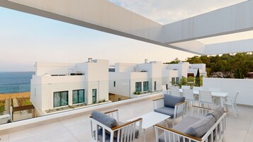 SIDE SEA VIEW VILLA KALLIOPI-15 | Premium bedding, in-room safe, individually decorated