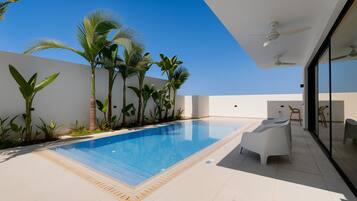 15 outdoor pools, pool umbrellas, sun loungers