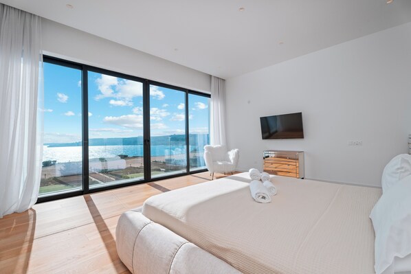 Villa de lujo, 4 habitaciones, vista al océano, frente al mar | Ropa de cama de alta calidad y caja de seguridad en la habitación 