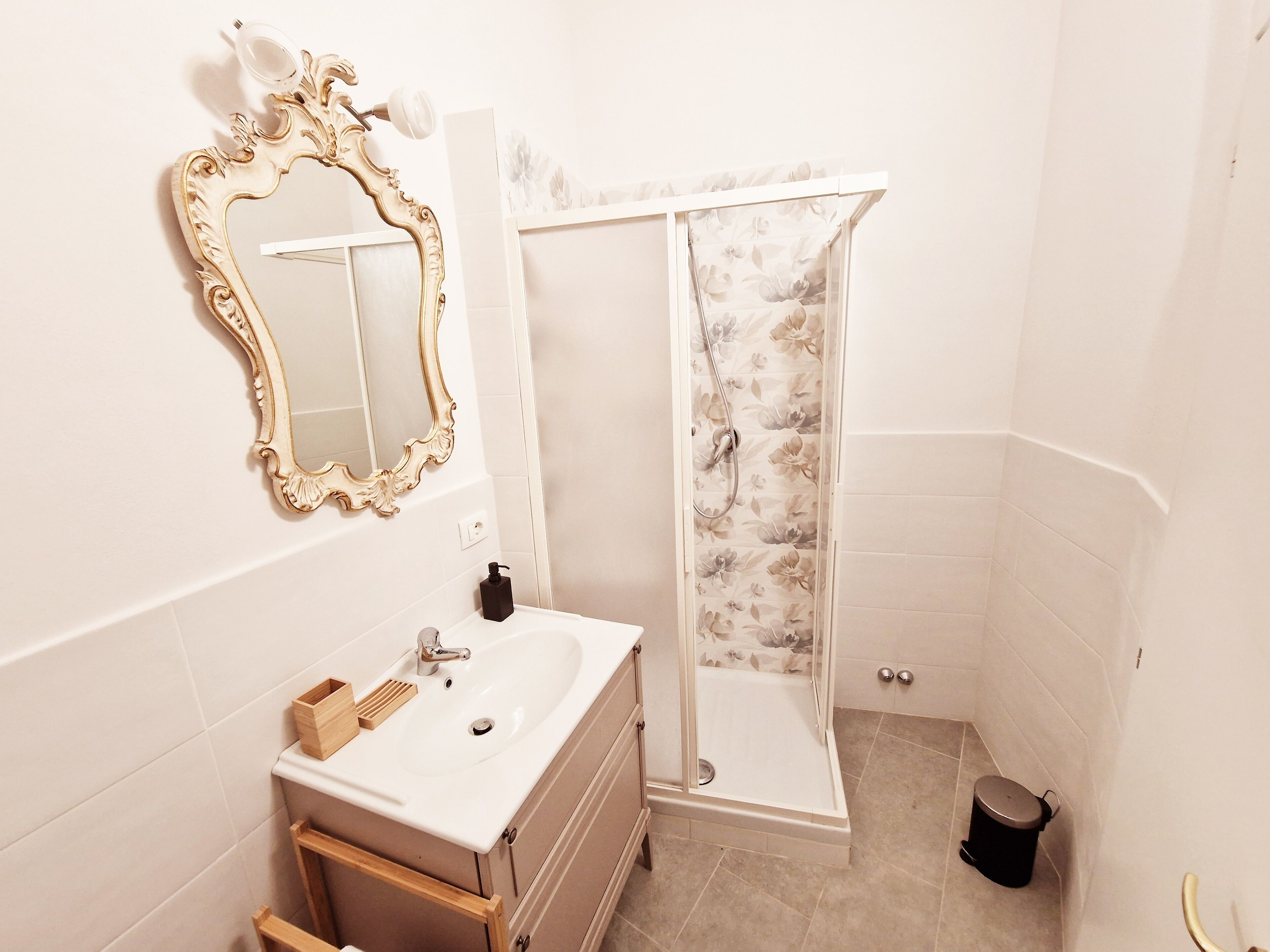 Dusche, Haartrockner, Bidet, Handtücher