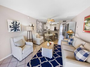 公寓客房, 2 間臥室 | 客廳 | 32-吋電視，提供數位頻道