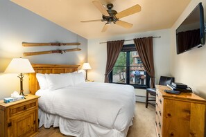 1 bedroom, free WiFi, bed sheets - River Run Condo w/ Village View, Short Walk to Lifts, Shops, Dining & Gondola (Keystone)