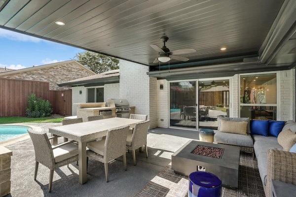 Equipped with an outdoor dining table, patio, shade, and an outdoor grill, this is the epitome of the indoor/outdoor lifestyle!