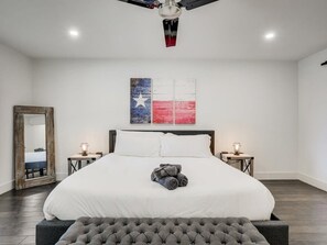 4 bedrooms, desk, iron/ironing board, WiFi