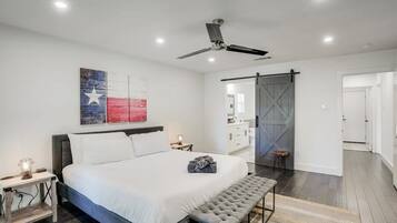 4 bedrooms, desk, iron/ironing board, WiFi