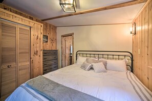 3 bedrooms, desk, travel cot, WiFi - Glamping Getaway in Woodstock Lake Campground (East Berne)