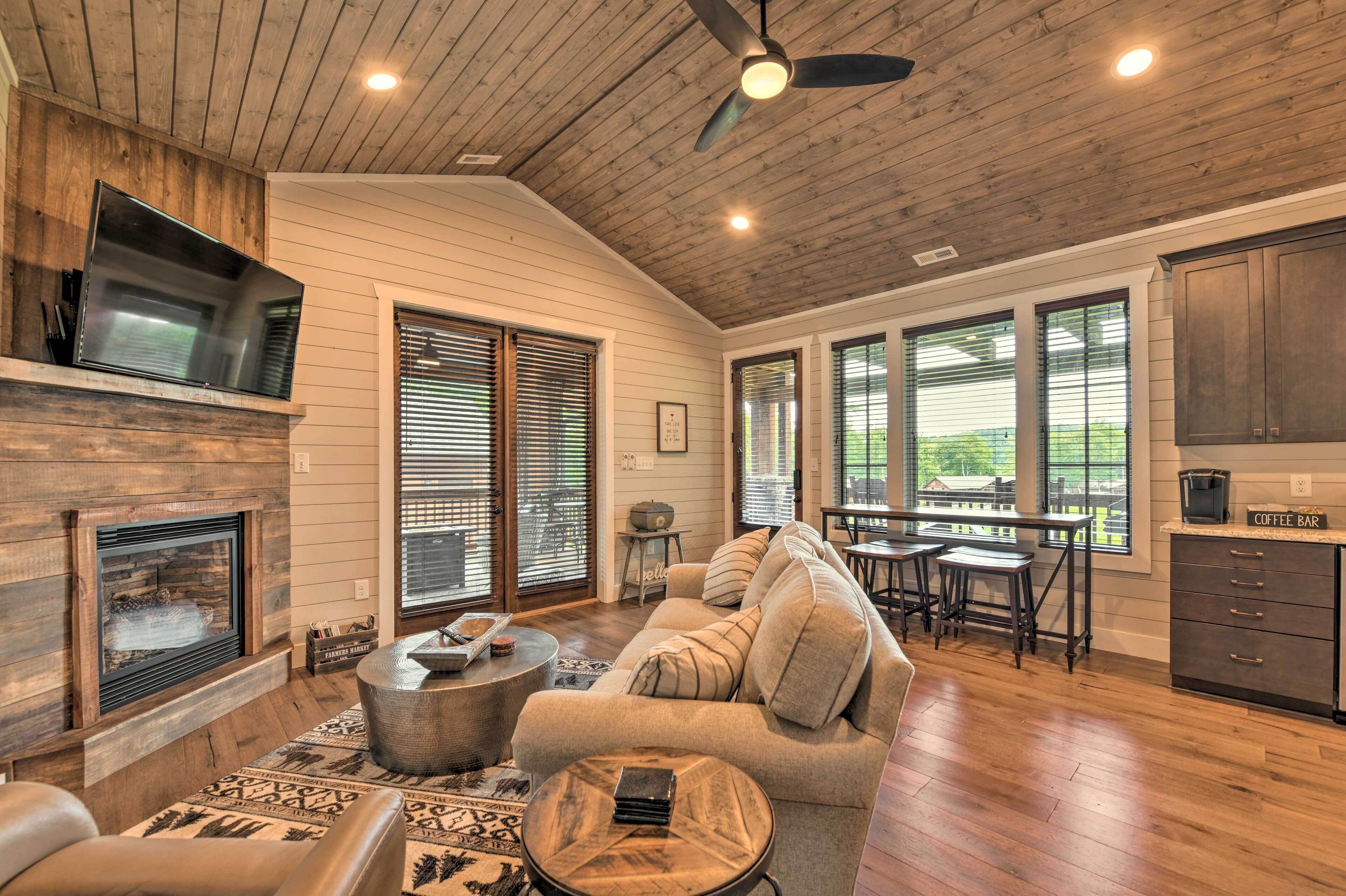 TV, fireplace