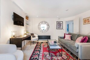 TV, offices - Miss Westside Story - by Out of Office Lifestyle (Greater London)
