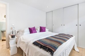 1 bedroom, iron/ironing board, WiFi, bed sheets - Miss Westside Story - by Out of Office Lifestyle (Greater London)