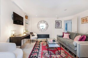 TV, offices - Miss Westside Story - by Out of Office Lifestyle (Greater London)