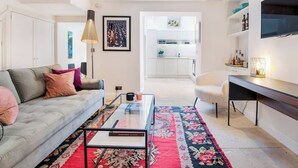 TV, offices - Miss Westside Story - by Out of Office Lifestyle (Greater London)