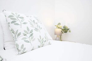 2 Schlafzimmer, Schreibtisch, Bügeleisen/Bügelbrett, WLAN
