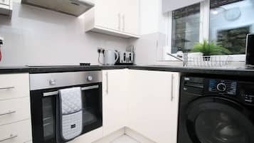 Coffee/tea maker, fridge, microwave, oven