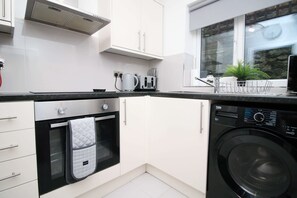 Coffee/tea maker, fridge, microwave, oven