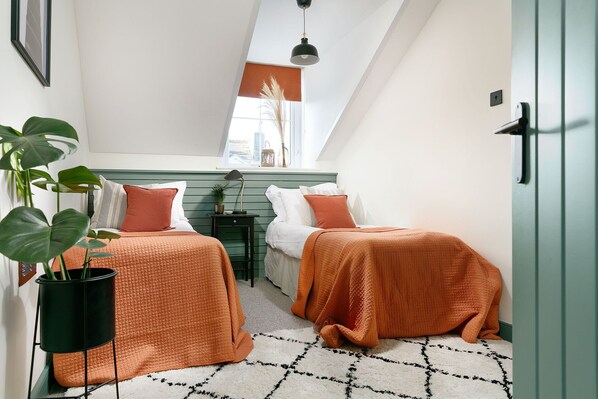 5 bedrooms, travel cot, free WiFi, bed sheets