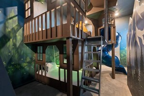 12 bedrooms, desk, iron/ironing board, travel crib