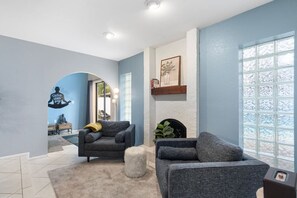 Interior - 5BR w/4 Kings•Pool•Fire Pit•BBQ Grill•Yard Games (Phoenix)