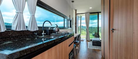 Fridge, oven, stovetop, coffee/tea maker