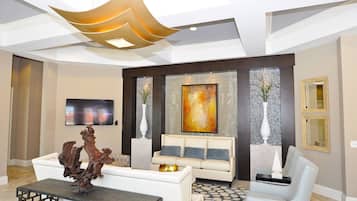 Vil·la, diversos dormitoris | Sala d'estar | Televisor intel·ligent i serveis de streaming