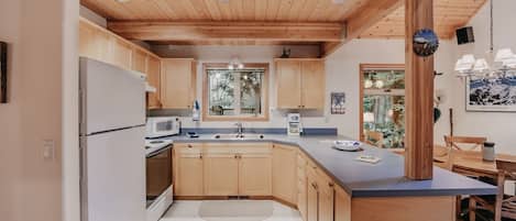 Cabin, 2 Bedrooms | Private kitchen | Fridge, oven, stovetop, dishwasher