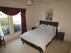 5 bedrooms - Country Comfort - 5 bedroom Holiday Home with sea views! (Edithburgh)