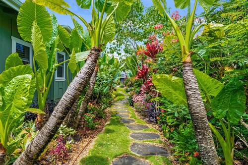 Hale Alaula, Elegant Hawaiian Home at exclusive Sunset Drive