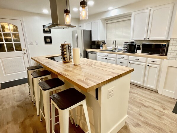 雪櫃、微波爐、焗爐、爐具