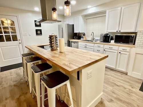 Equipped 3bd/2ba Home with Private Backyard Oasis, Comfort & Convenience Await!
