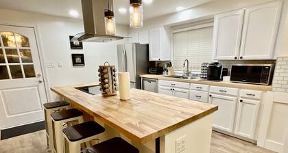 Equipped 3bd/2ba Home with Private Backyard Oasis, Comfort & Convenience Await!