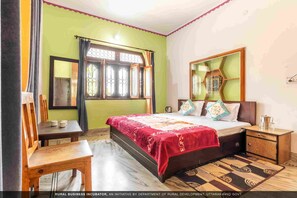 3 bedrooms, iron/ironing board, free WiFi