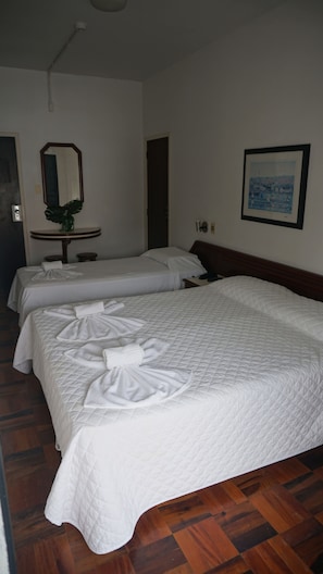 In-room safe, iron/ironing board, free WiFi, bed sheets - Canas Gold Praia Hotel (Florianópolis)