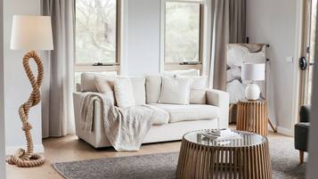 Smart TV, fireplace, books, stereo