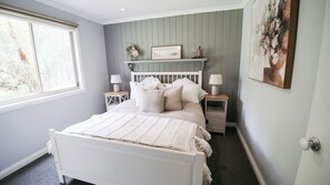4 bedrooms, iron/ironing board, WiFi