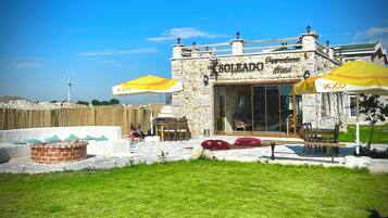 Mặt tiền nơi lưu trú