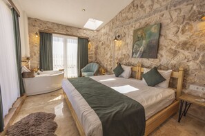 Royal Suite With Jacuzzi | Hypo-allergenic bedding, down comforters, individually decorated - Soleado Capadocia Hotel (Nevsehir)