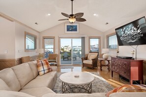 Télévision, table de tennis de table