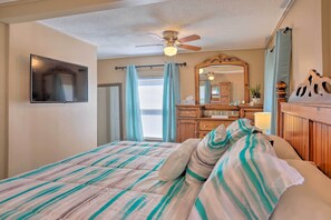 3 bedrooms, iron/ironing board, travel crib, internet