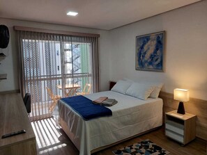 1 habitación, escritorio, tabla de planchar con plancha y wifi gratis